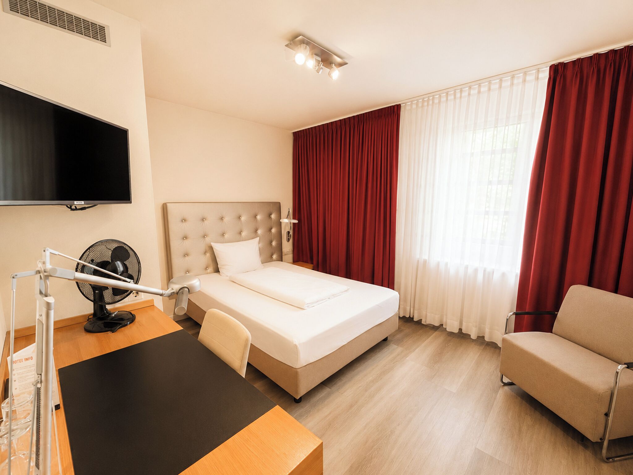 Standard Single Room | Hypo-allergenic bedding, free minibar, desk, free WiFi