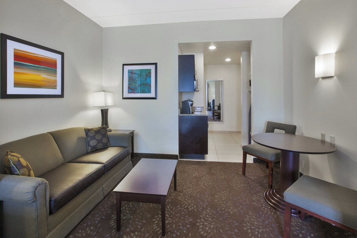 Suite, Multiple Beds | Premium bedding, in-room safe, desk, iron/ironing board