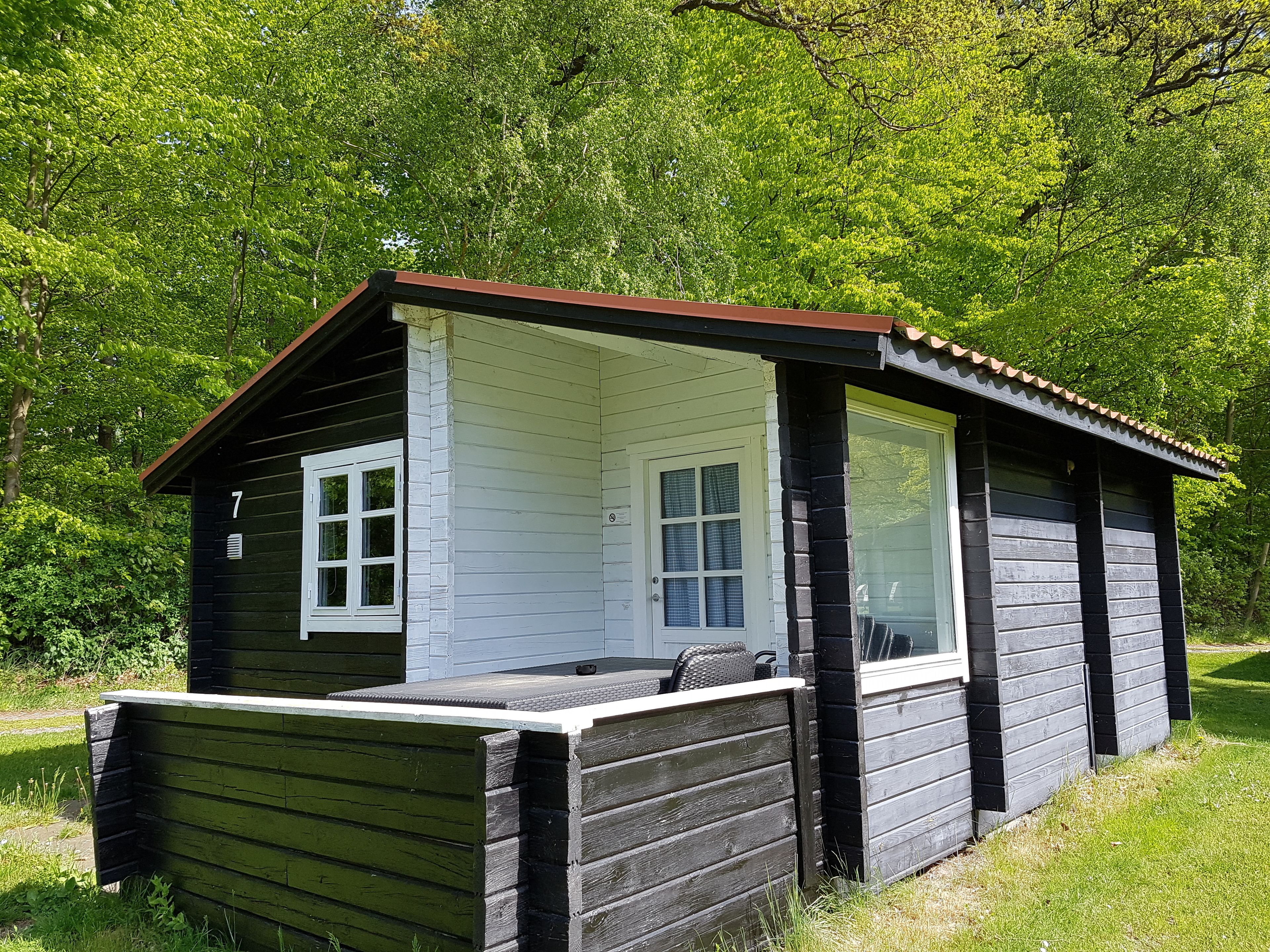 Cottage, 2 Bedrooms, Shared Bathroom | Cots/infant beds