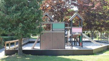 Children’s play area – outdoor