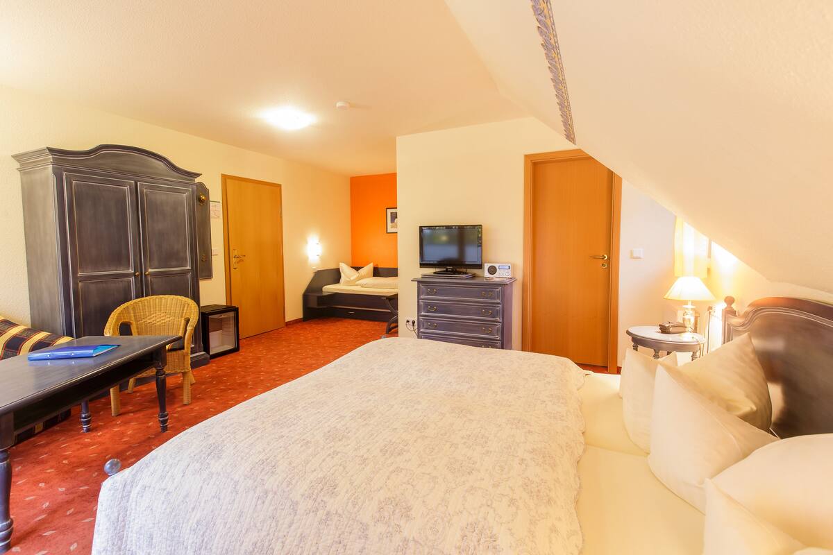 triple room | 1 bedroom, hypo-allergenic bedding, in-room safe, individually furnished