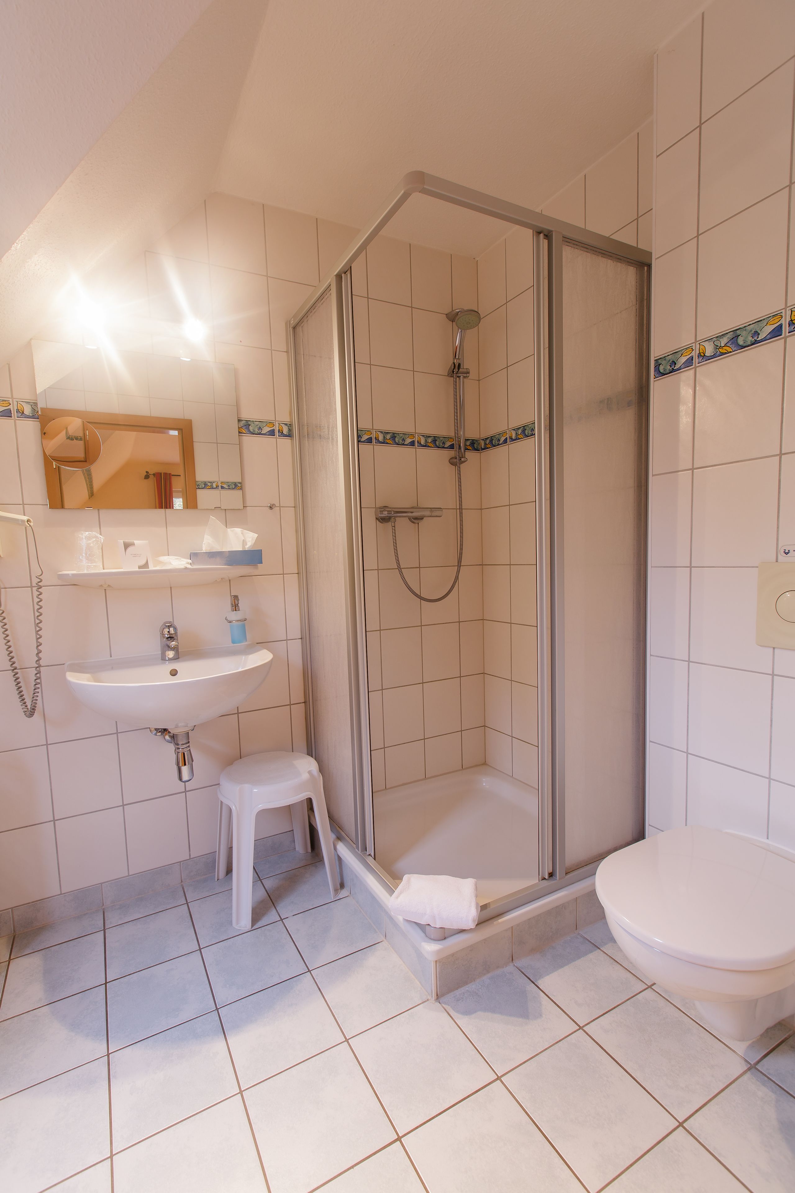 single room | bathroom | free toiletries, hair dryer, towels