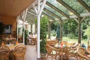 Lunch, dinner served; Regional cuisine, alfresco dining 