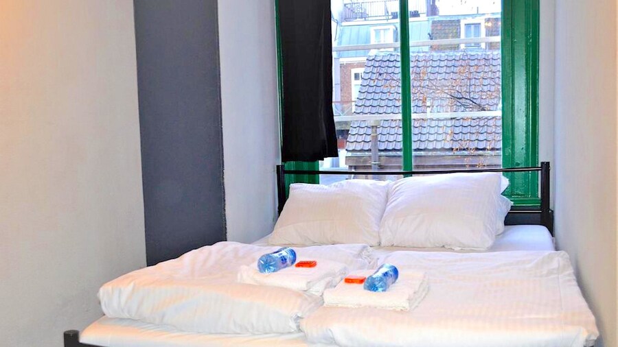 The Flying Pig Uptown Hostel