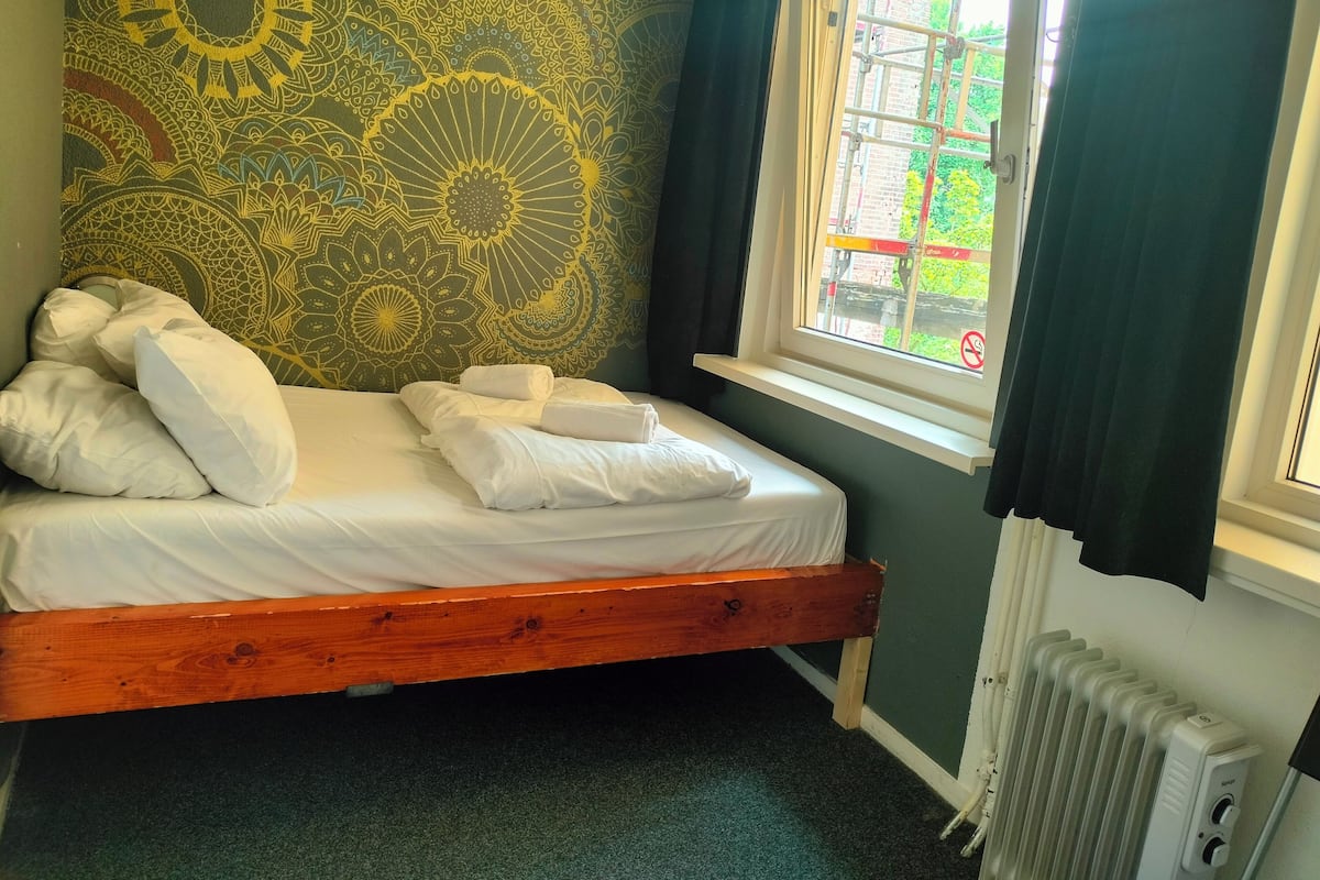 Double Room, Private Bathroom | Individually decorated, free WiFi, bed sheets