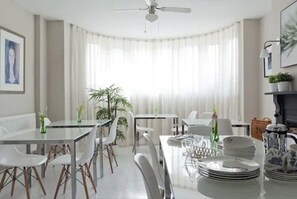 Tägliches inbegriffenes einheimisches Frühstück