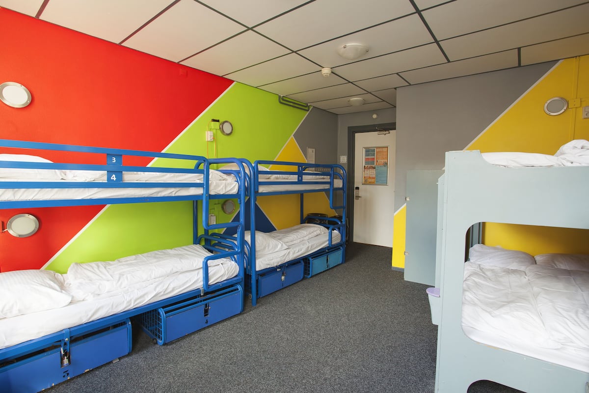 Geluiddichte muren, gratis wifi, individueel gedecoreerd, beddengoed