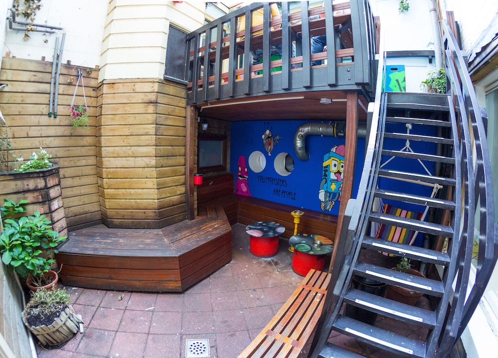 The Flying Pig Downtown Hostel by null