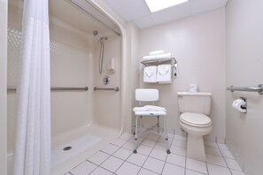 Ingyenes piperecikkek, hajszárító és törölközők