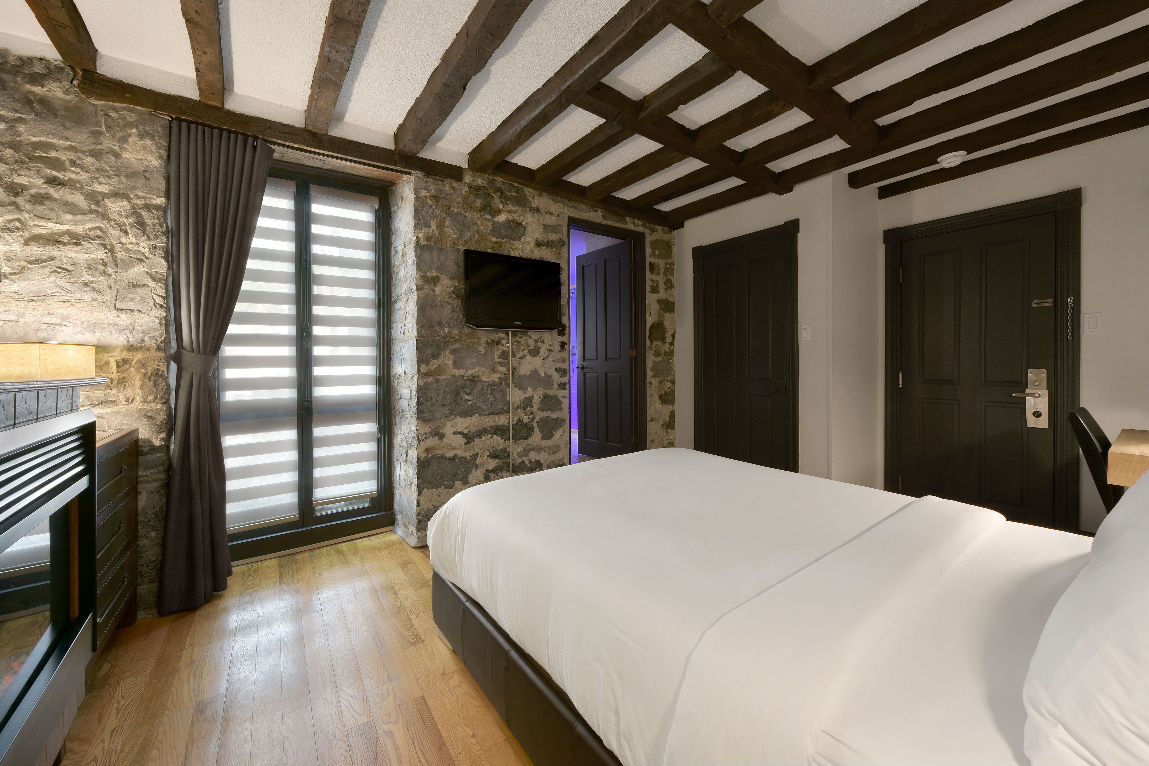 superior room, 1 queen bed | hypo-allergenic bedding, down duvets, in-room safe, desk