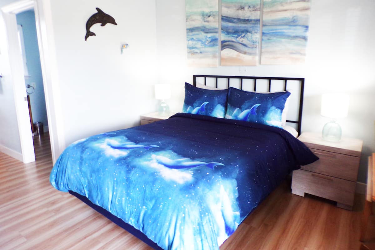 Dolphin Cottage - 1 queen bed - 1 Room | Rollaway beds (surcharge), WiFi (free), individually decorated