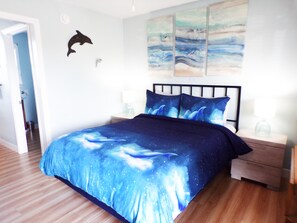 Dolphin Cottage - 1 queen bed - 1 Room | Individually decorated, individually furnished, rollaway beds, free WiFi