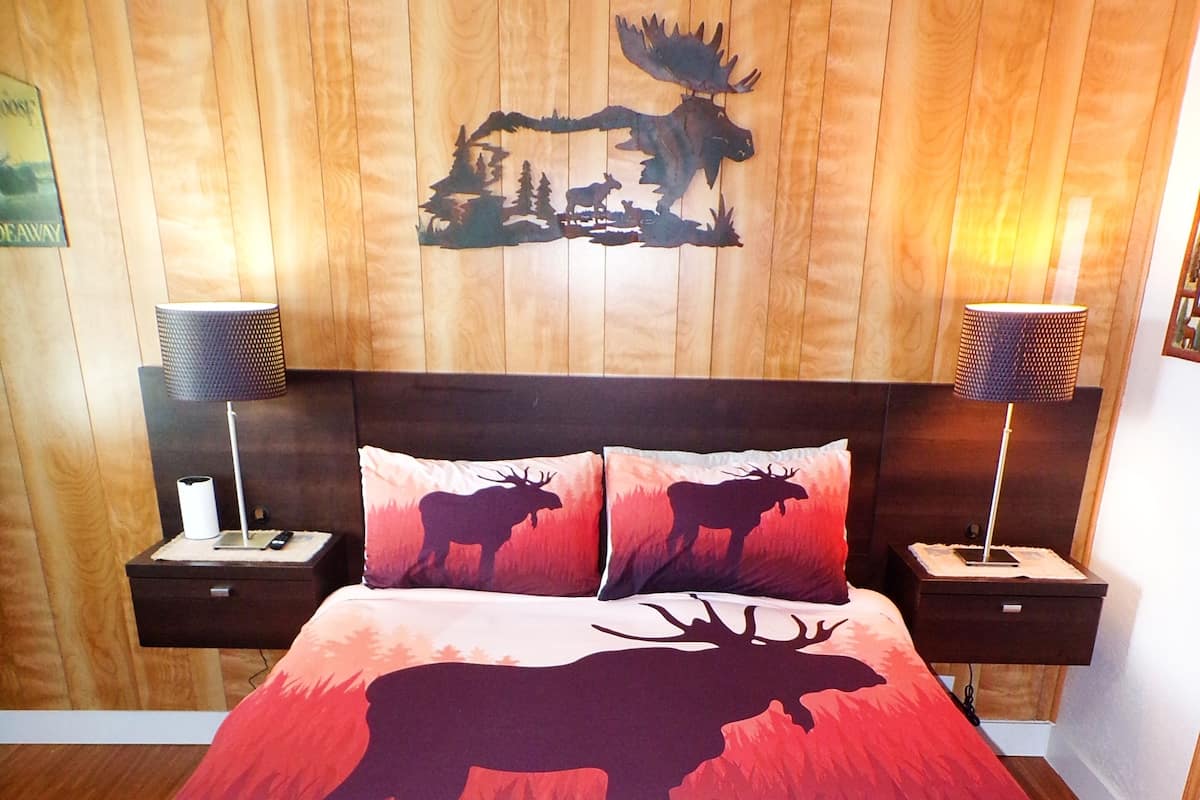 Moose Cottage - 1 queen bed - 1 Room | Rollaway beds (surcharge), WiFi (free), individually decorated