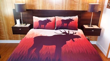 Moose Cottage - 1 queen bed - 1 Room | Individually decorated, individually furnished, rollaway beds, free WiFi