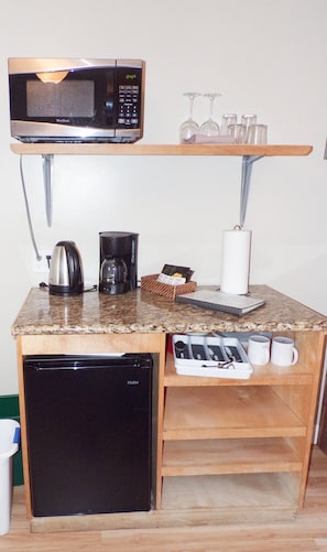 Habitació, 1 llit de matrimoni | Cuina bàsica privada | Microones i cafetera i tetera