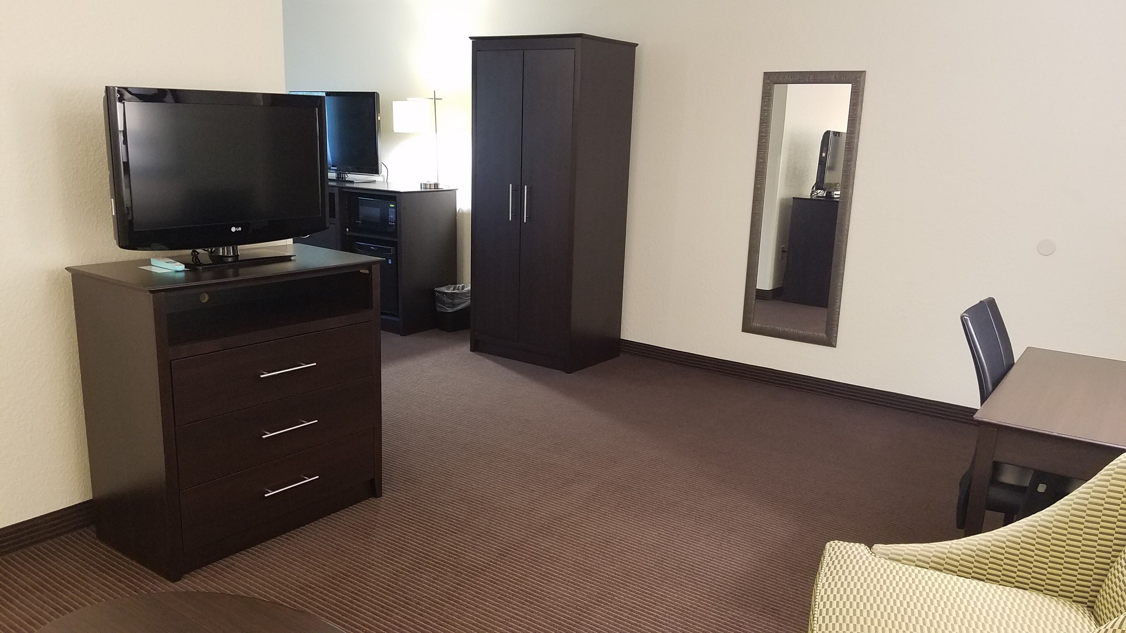 42-inch flat-screen tv with cable channels, tv