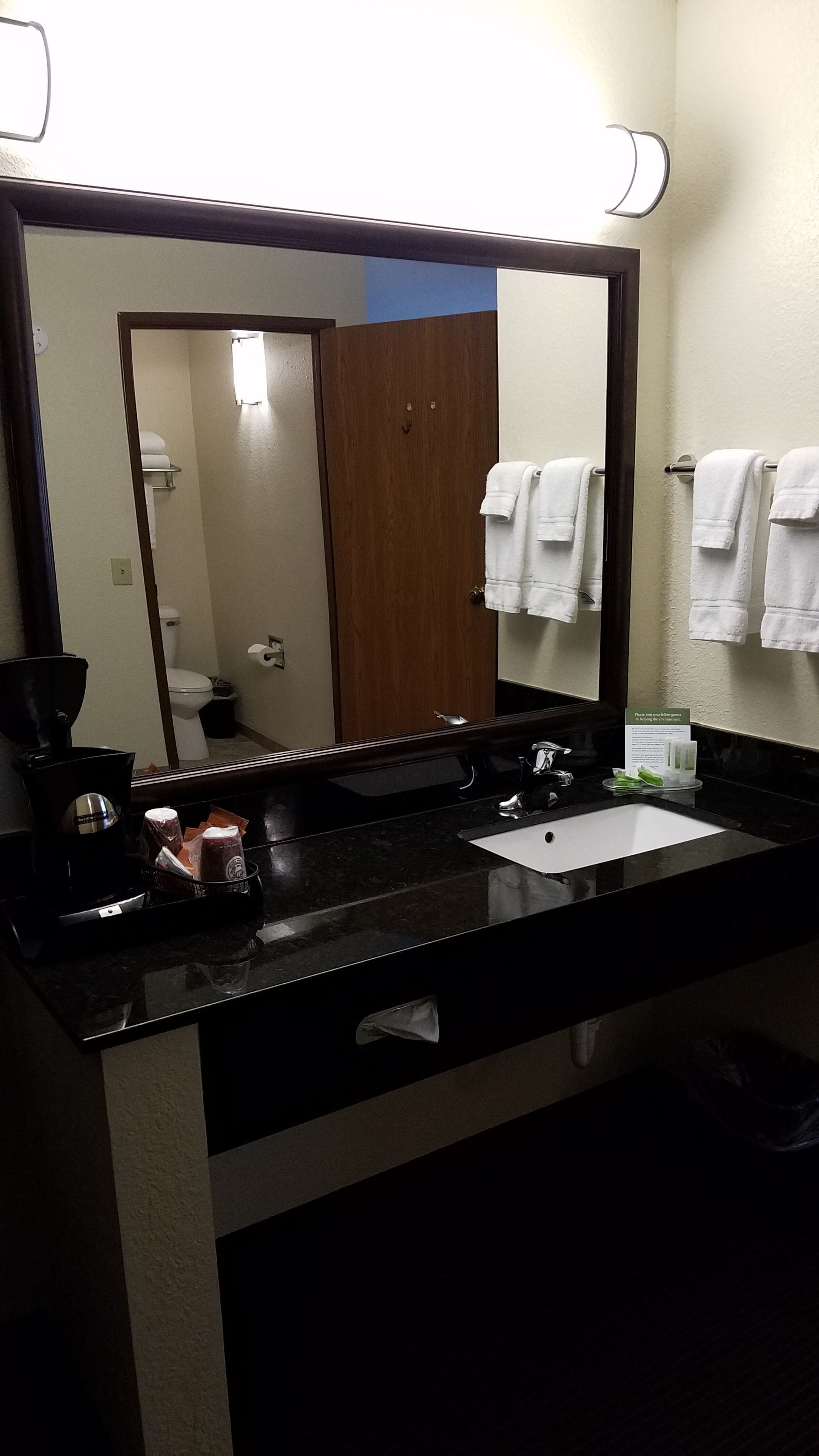 combined shower/bathtub, hair dryer, towels