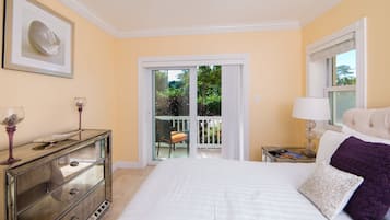 Premium bedding, in-room safe, desk, laptop workspace