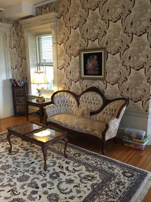 Interior - Turkey Hill Inn (Summit)