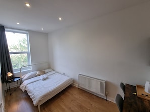 Double Room | Desk, free WiFi, bed sheets - Horangee Pocha (London)