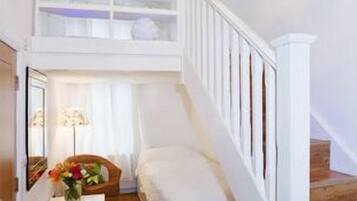 Habitación con 1 cama doble o 2 individuales | Escritorio, wifi gratis, ropa de cama