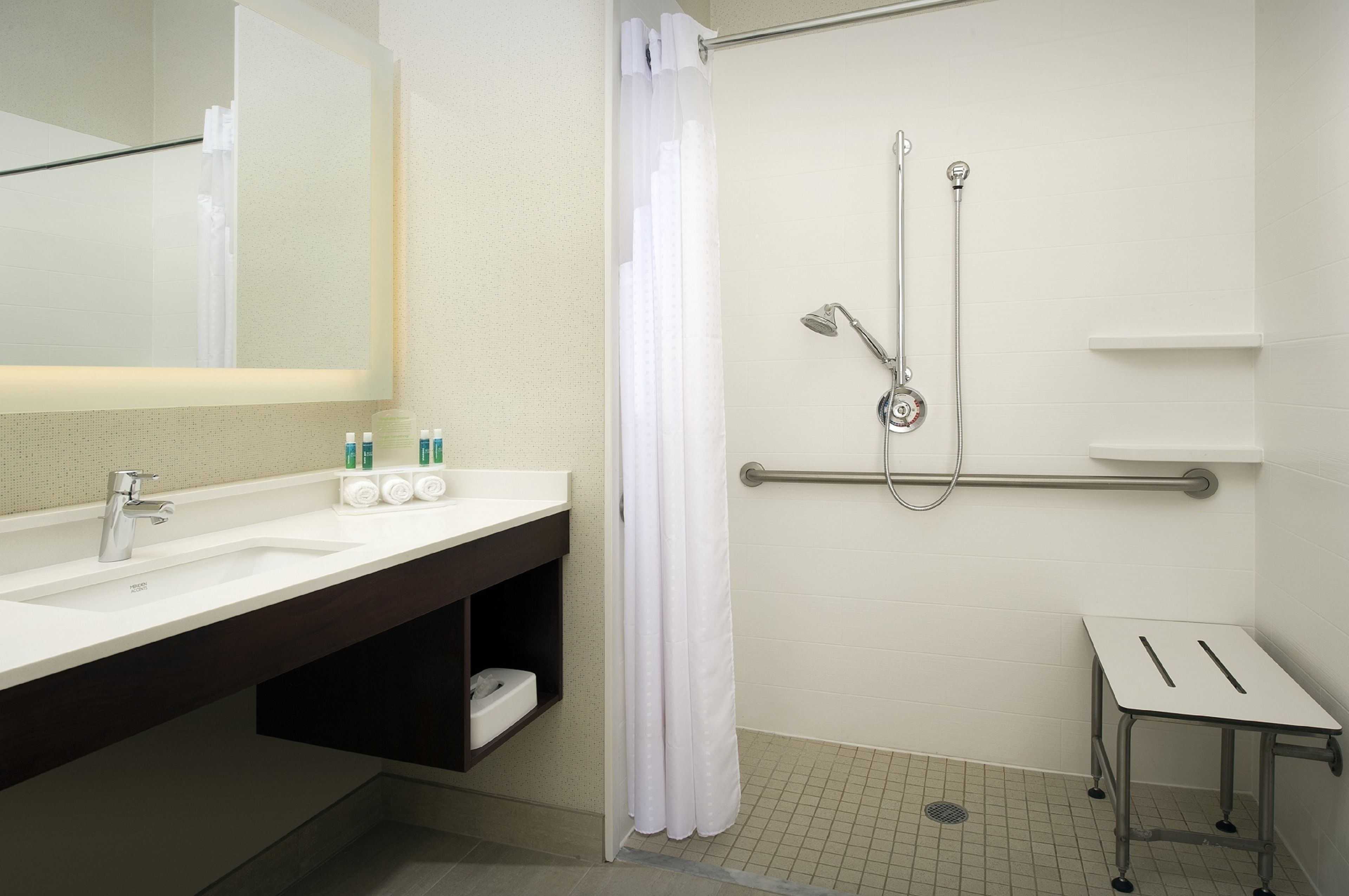 combined shower/bathtub, free toiletries, hair dryer, towels