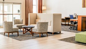 Lobby - Holiday Inn Express & Suites Charlottesville - Ruckersville by IHG (Barboursville)