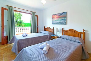 Coffres-forts dans les chambres, bureau, lits bébé (gratuits)