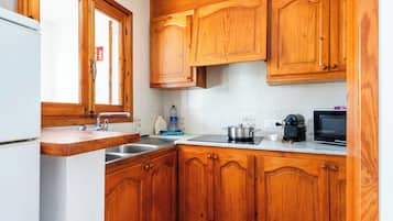 Lägenhet - 2 sovrum - terrass | Eget kök | Stort kylskåp, mikrovågsugn, spishäll och espressobryggare