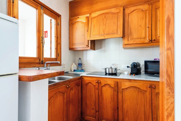 Apartment, 2 Bedrooms, Terrace | Private kitchen