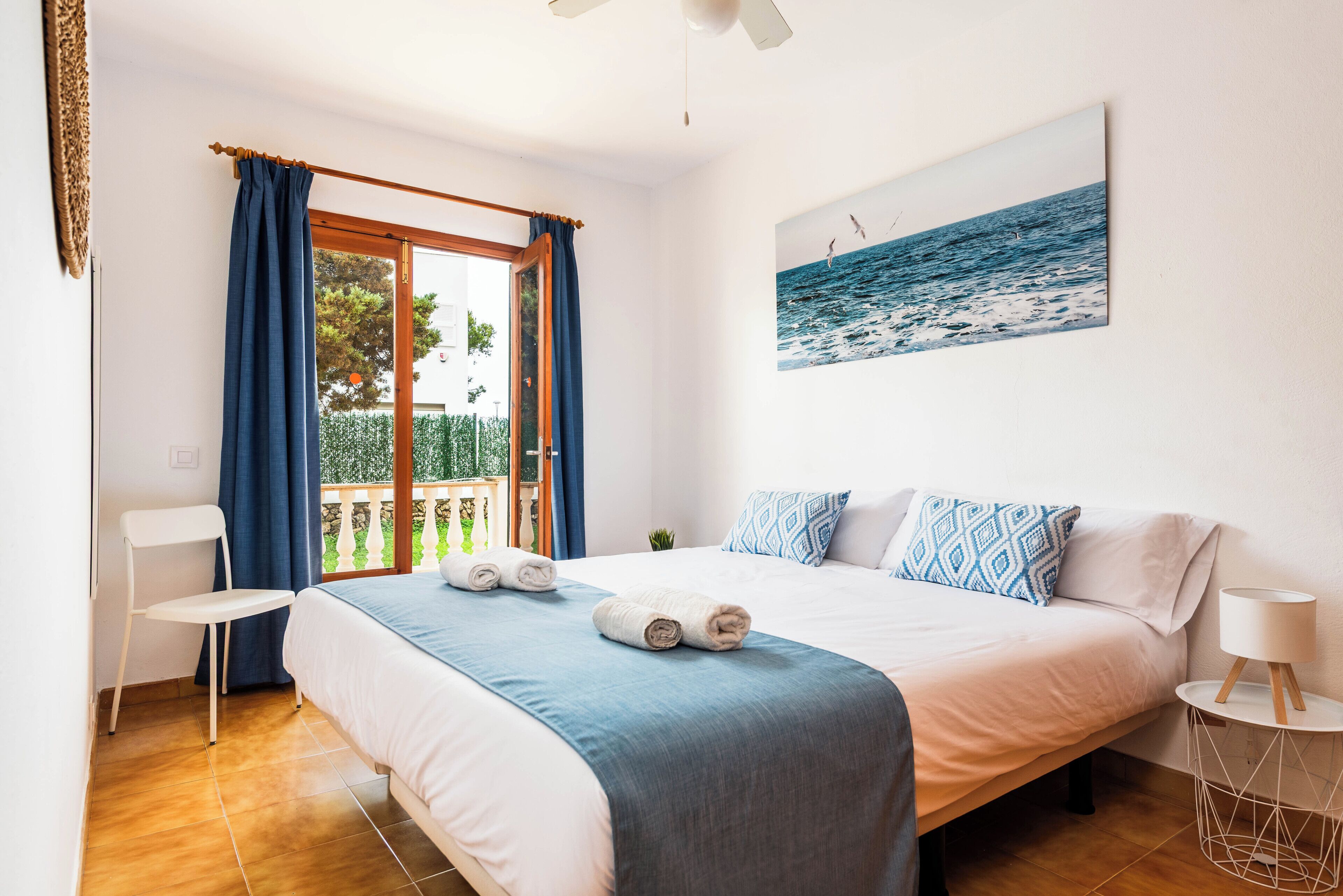 Leilighet, 2 soverom, terrasse | Blendingsgardiner, barnesenger, wi-fi (inkludert) og sengetøy