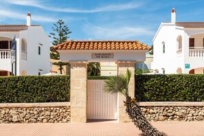 A gated entrance with a sign reading 'Apartamentos Mar Blanca.' - Apartamentos Mar Blanca (Ciutadella de Menorca)