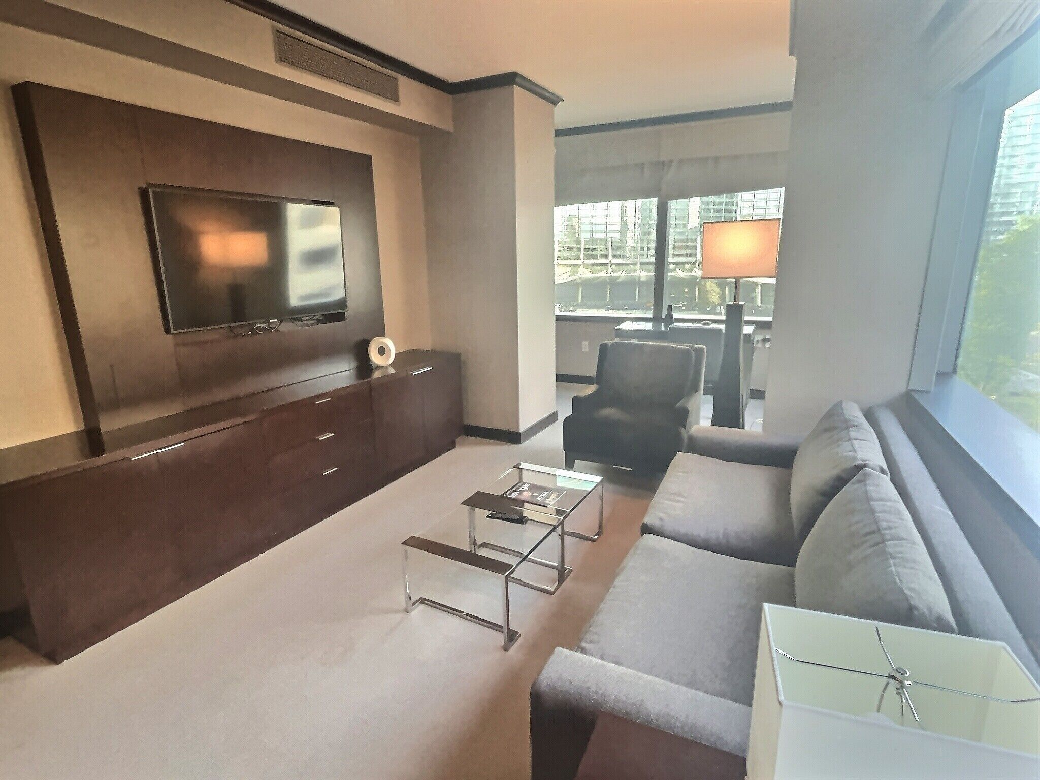 executive corner suite lower - 1br | living area | 42-inch lcd tv with digital channels, tv, pay films