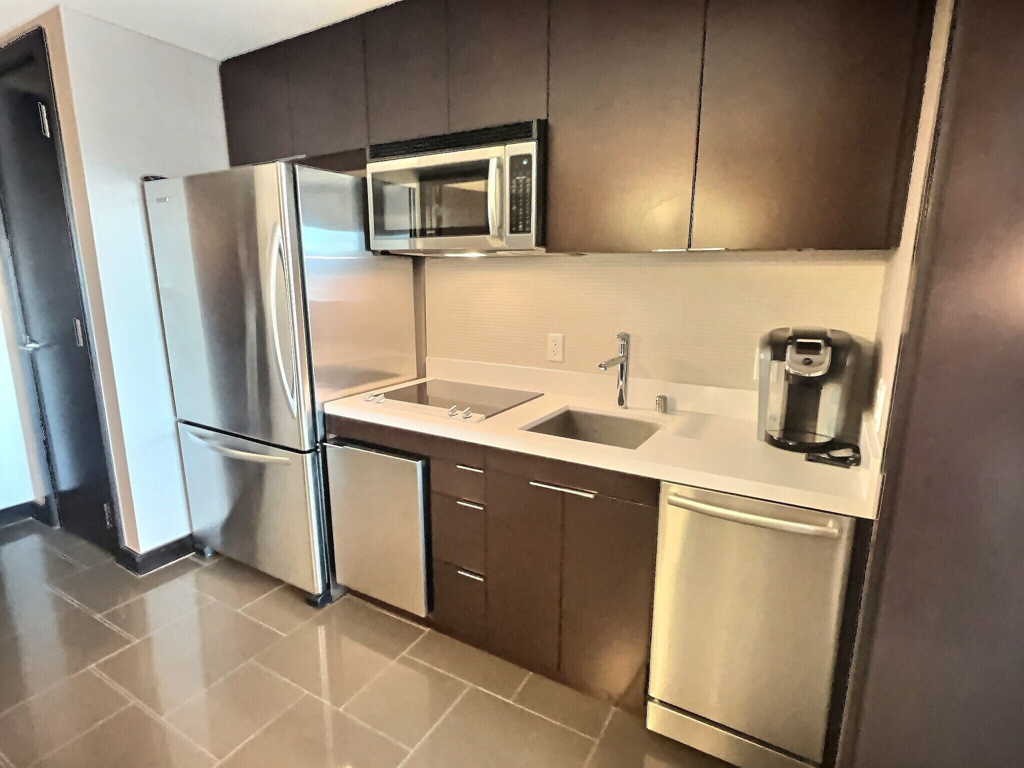 vdara studio aria view | private kitchen | microwave, stovetop, dishwasher, cookware/dishes/utensils