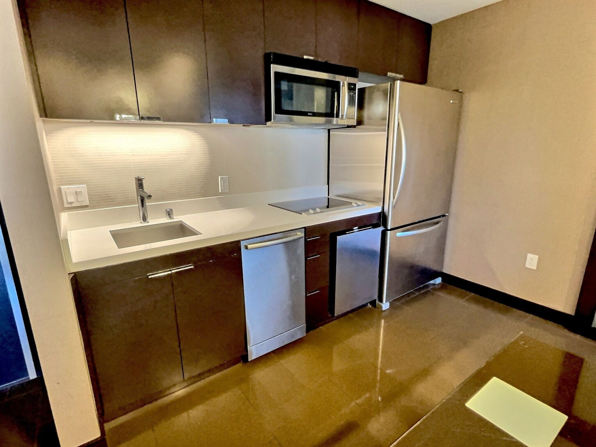 city corner 1 br | private kitchen | microwave, stovetop, dishwasher, cookware/dishes/utensils