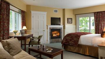 1 bedroom, hypo-allergenic bedding, pillowtop beds, desk