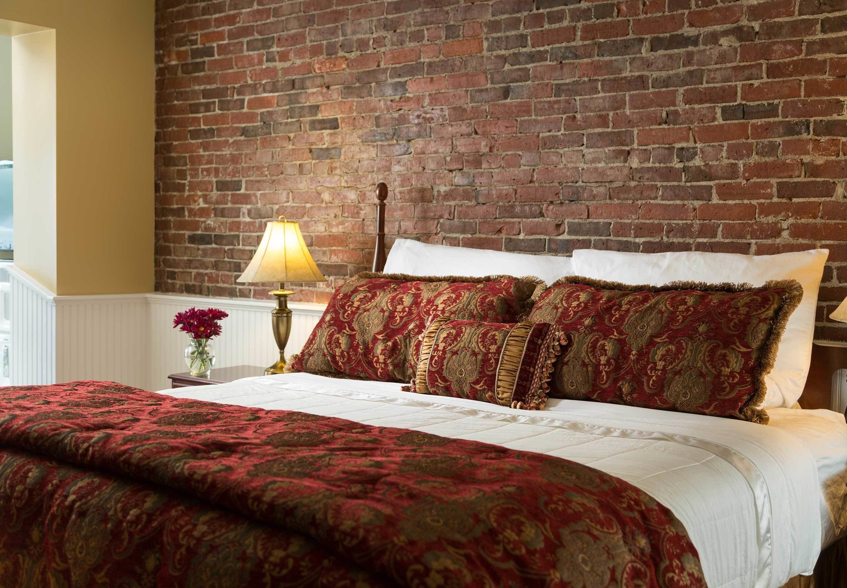 Suite, 1 King Bed, Fireplace | Hypo-allergenic bedding, pillowtop beds, desk, blackout drapes