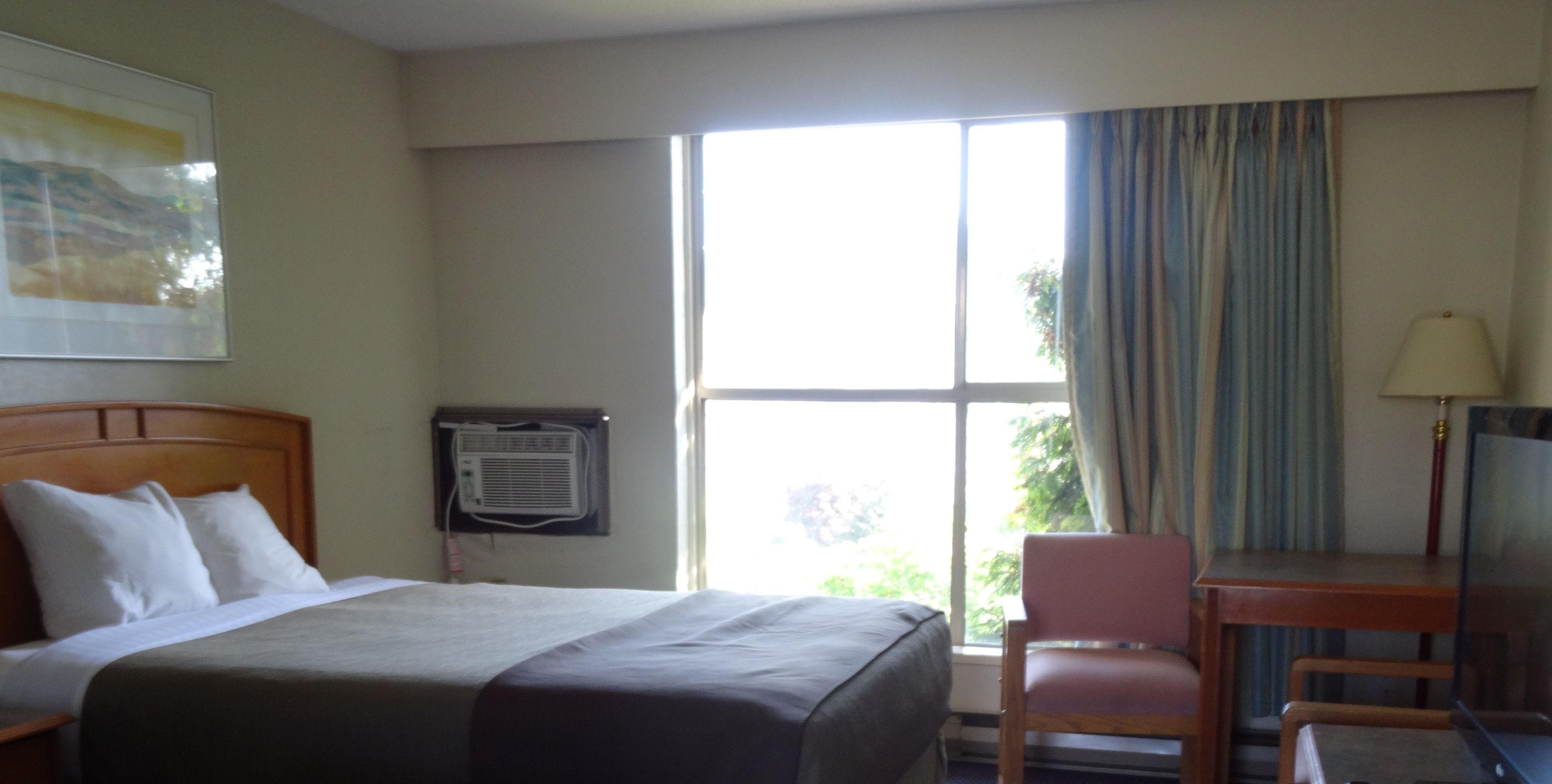 Desk, rollaway beds, free WiFi, bed sheets