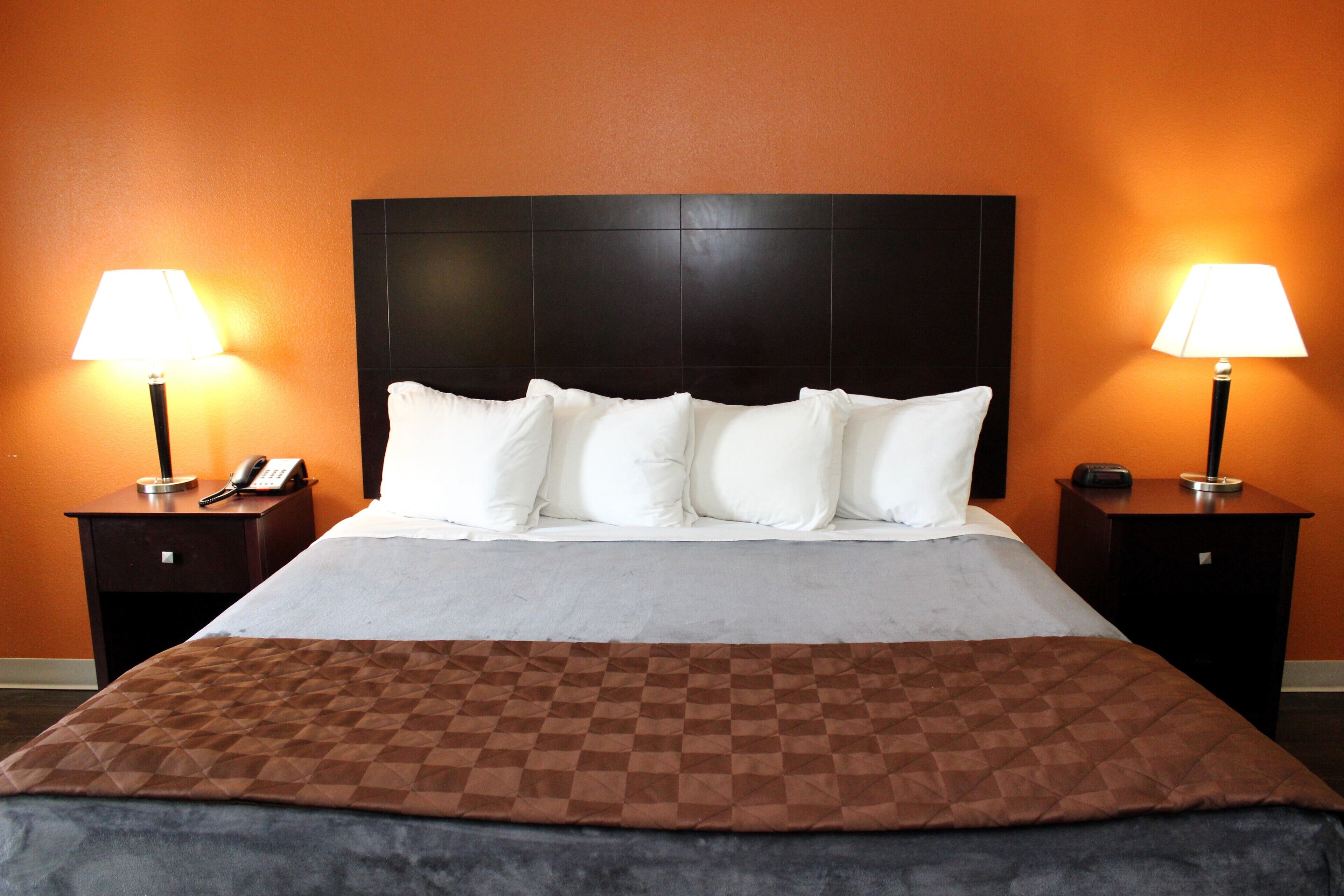 Laptop workspace, blackout drapes, iron/ironing board, free WiFi