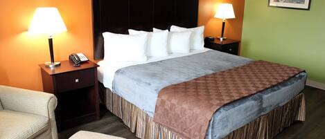 Laptop workspace, blackout drapes, iron/ironing board, free WiFi