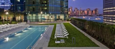 Piscine extérieure (ouverte en saison)