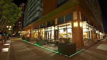 Fachada del alojamiento - Noche