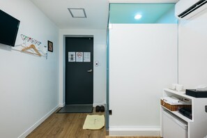 Blackout drapes, soundproofing, iron/ironing board, free WiFi - K Stay Guest House (Seoul)
