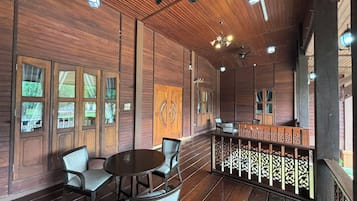 Exclusive Bungalow | Terrace/patio