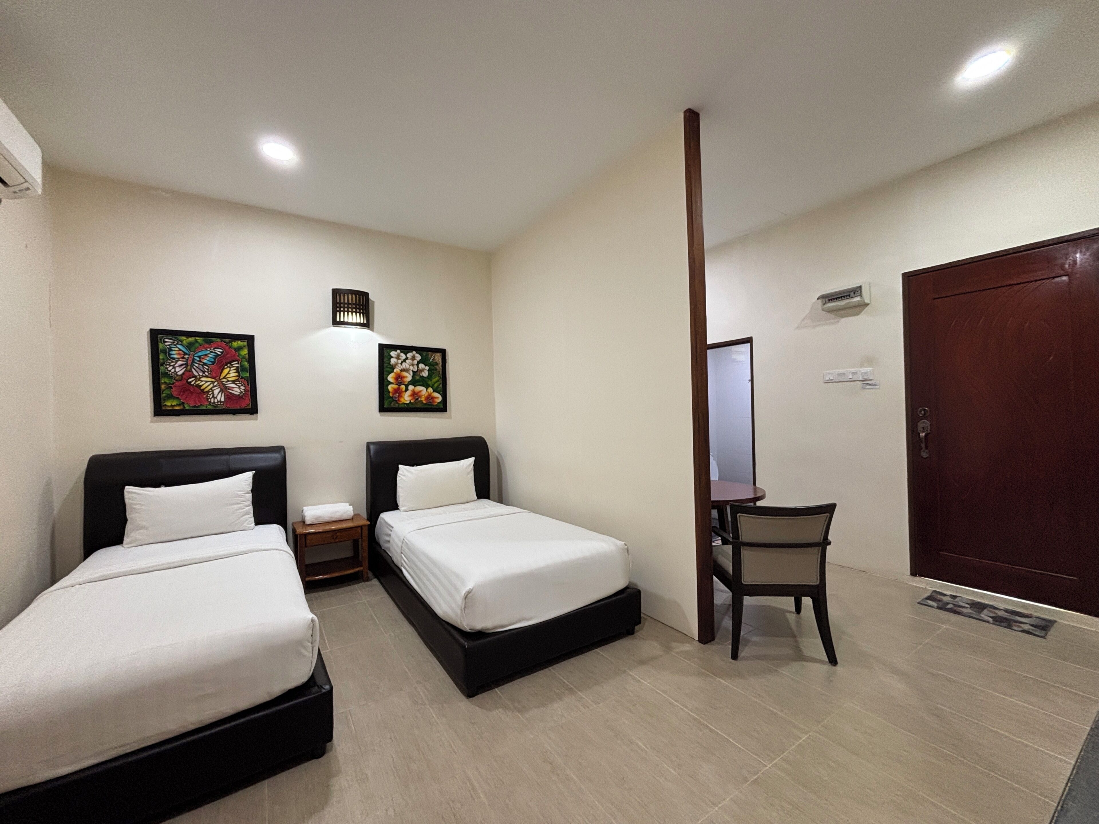 Standard Studio, 2 Twin Beds, Non Smoking, Poolside | 2 bedrooms, minibar, blackout drapes, soundproofing