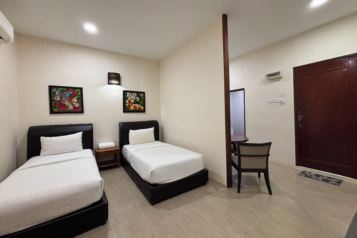 Standard Studio, 2 Twin Beds, Non Smoking, Poolside | 2 bedrooms, minibar, blackout drapes, soundproofing
