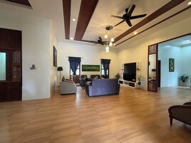 Exclusive Bungalow | Living area