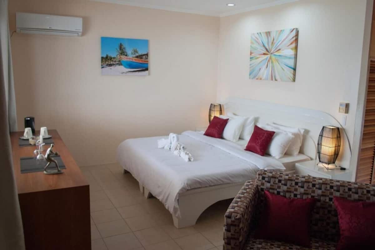 Minibar, una cassaforte in camera, tende oscuranti, Wi-Fi gratuito