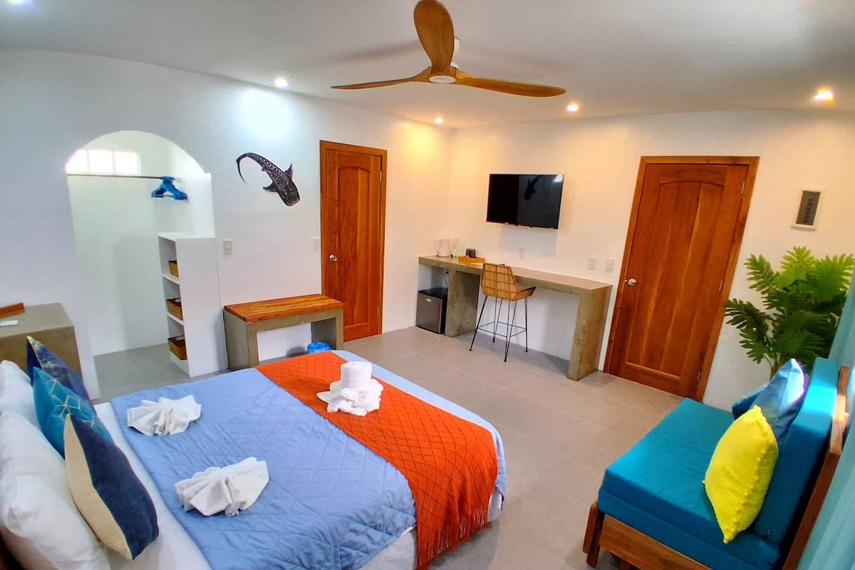 Bungalow, 1 queensize bed | Een minibar, een kluis op de kamer, verduisterende gordijnen