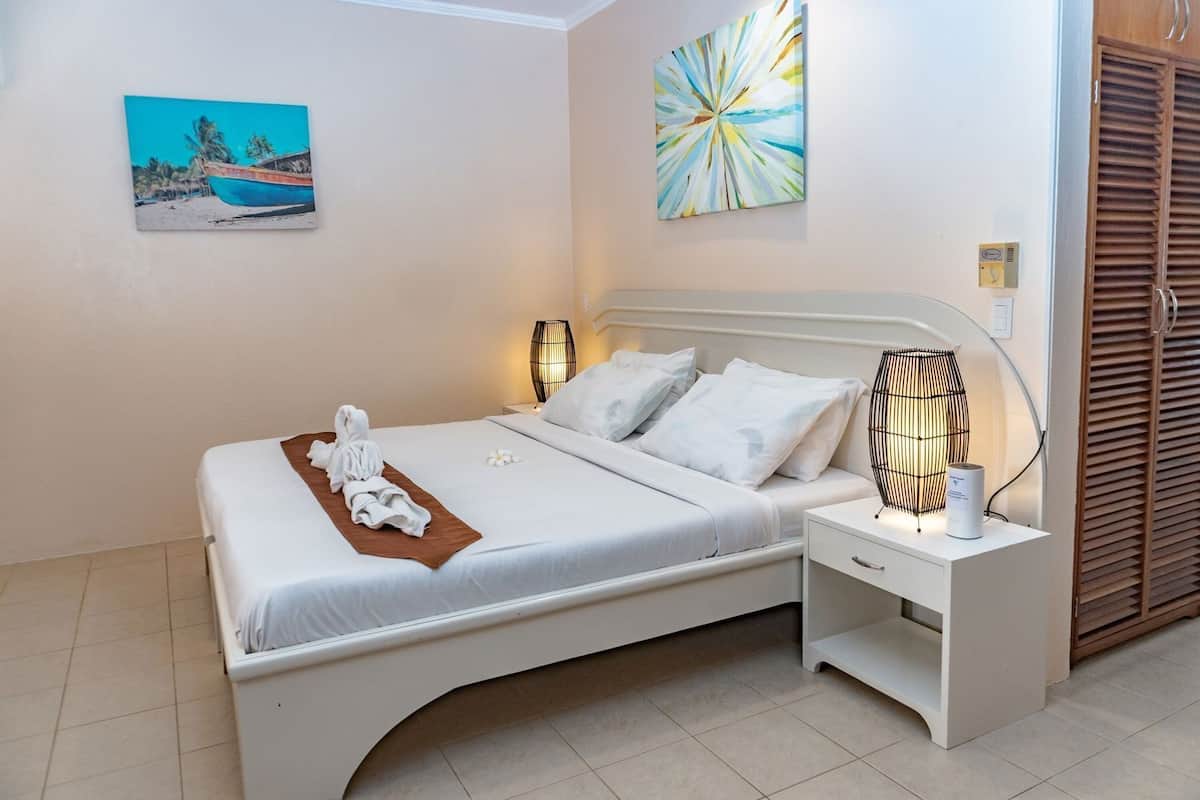 Minibar, una cassaforte in camera, tende oscuranti, Wi-Fi gratuito